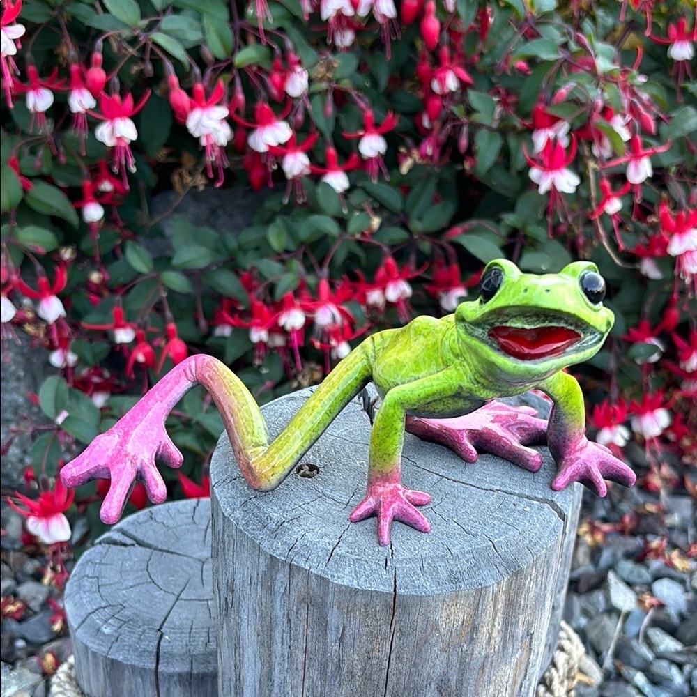 Vintage Kitty’s Critters Frog Figurine #8235 “Slim”